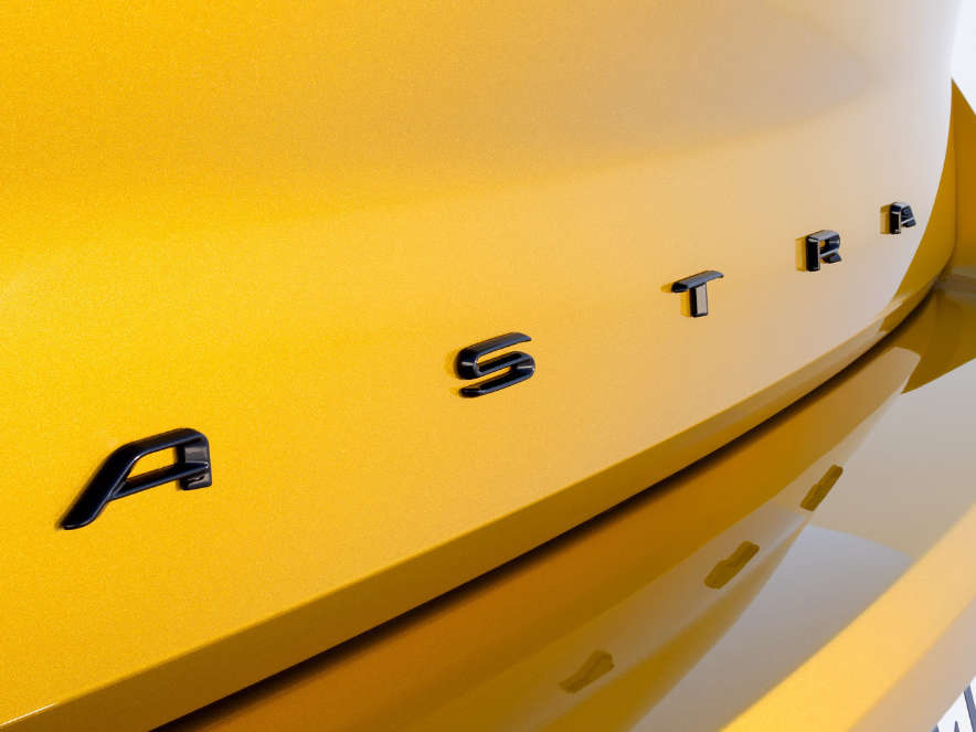 Opel Astra, напис на дверях