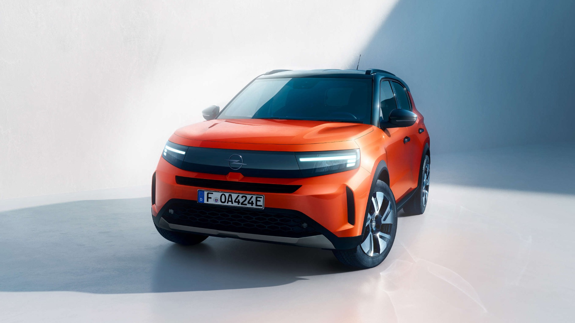 Новий Opel Frontera, вигляд спереду з лівого боку